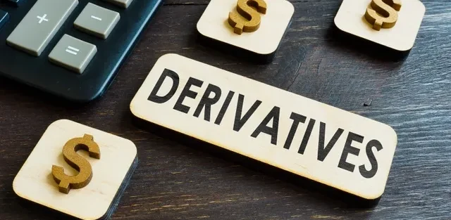 اوراق مشتقه چیست؟ معرفی کامل انواع، کاربردها و ریسک‌ها